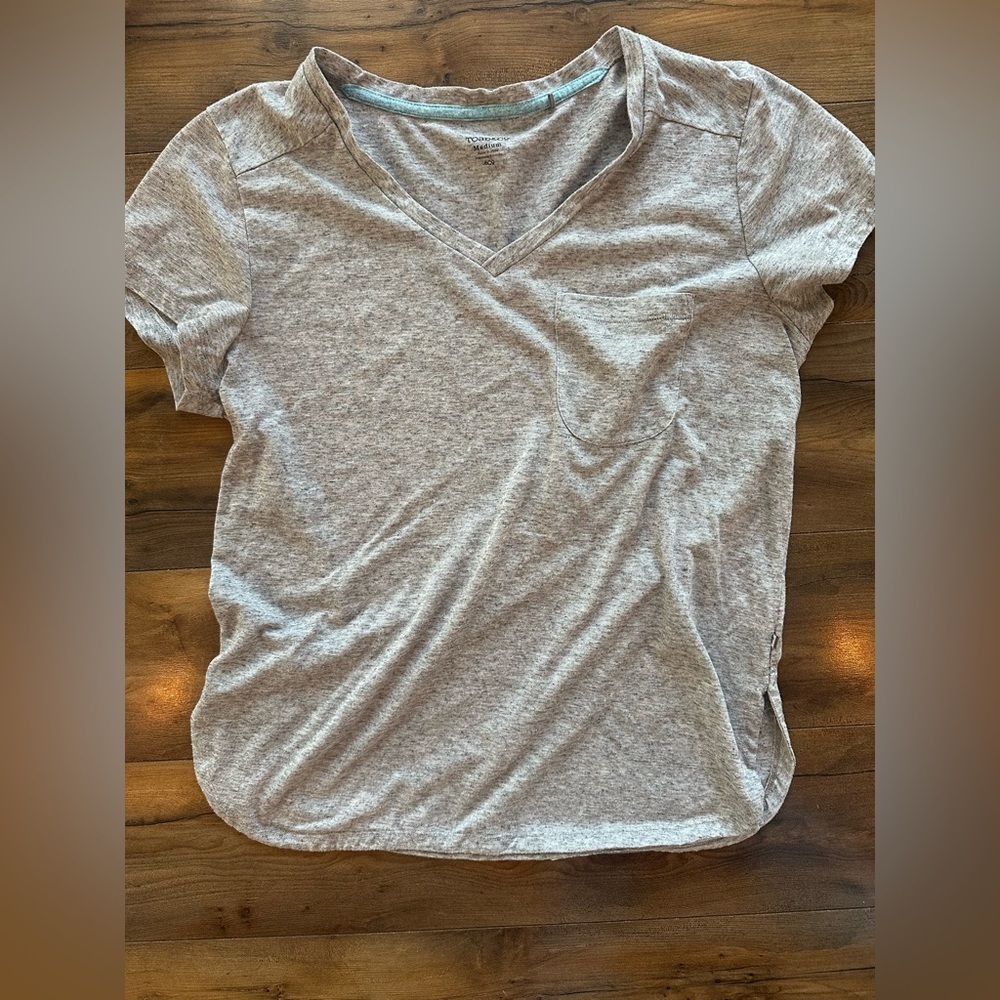 Toad&Co Gray V-Neck Pocket Tee Medium | Soft Eco Friendly Everyday Basic